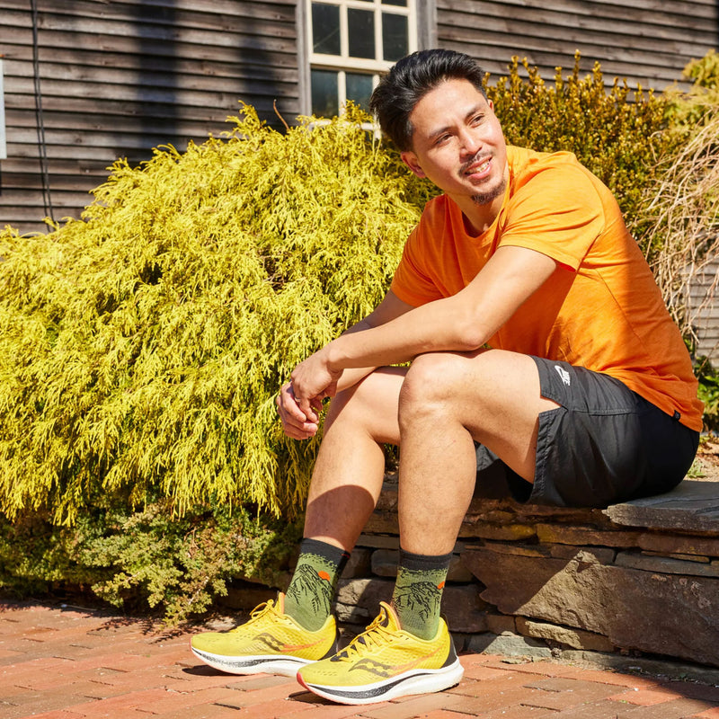 Darn Tough Vert Micro Crew Ultra-Lightweight Cushion Running Socks Action 1